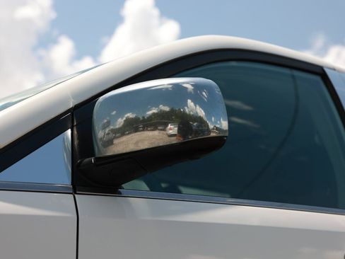 Used 2013 Chrysler Town & Country Touring FWD image 33