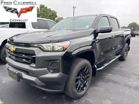 Used 2025 Chevrolet Colorado W/T w/ WT Custom Package AWD/4WD image 3