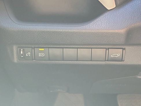 Used 2025 Toyota RAV4 XLE image 27