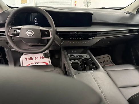 Used 2025 Nissan Murano SV AWD/4WD image 14