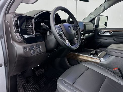 Used 2025 Chevrolet Silverado 2500 LT w/ Trail Boss Package image 9