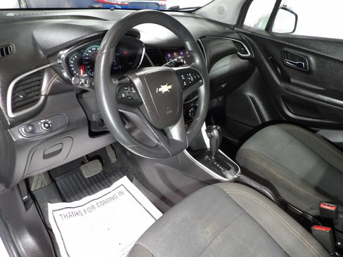 Used 2020 Chevrolet Trax LS w/ Tint and Cruise Package AWD/4WD image 9