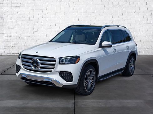 Used 2024 Mercedes-Benz GLS 450 4MATIC image 4