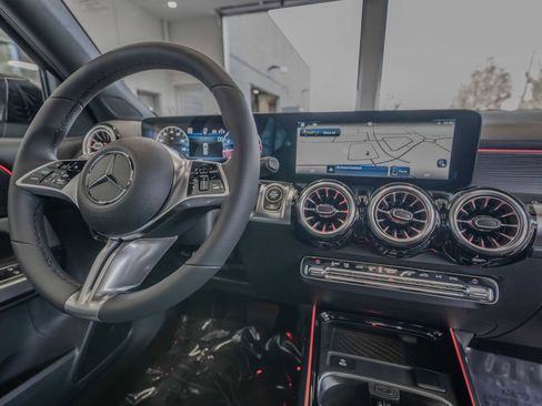 Used 2026 Mercedes-Benz GLB 250 4MATIC image 19