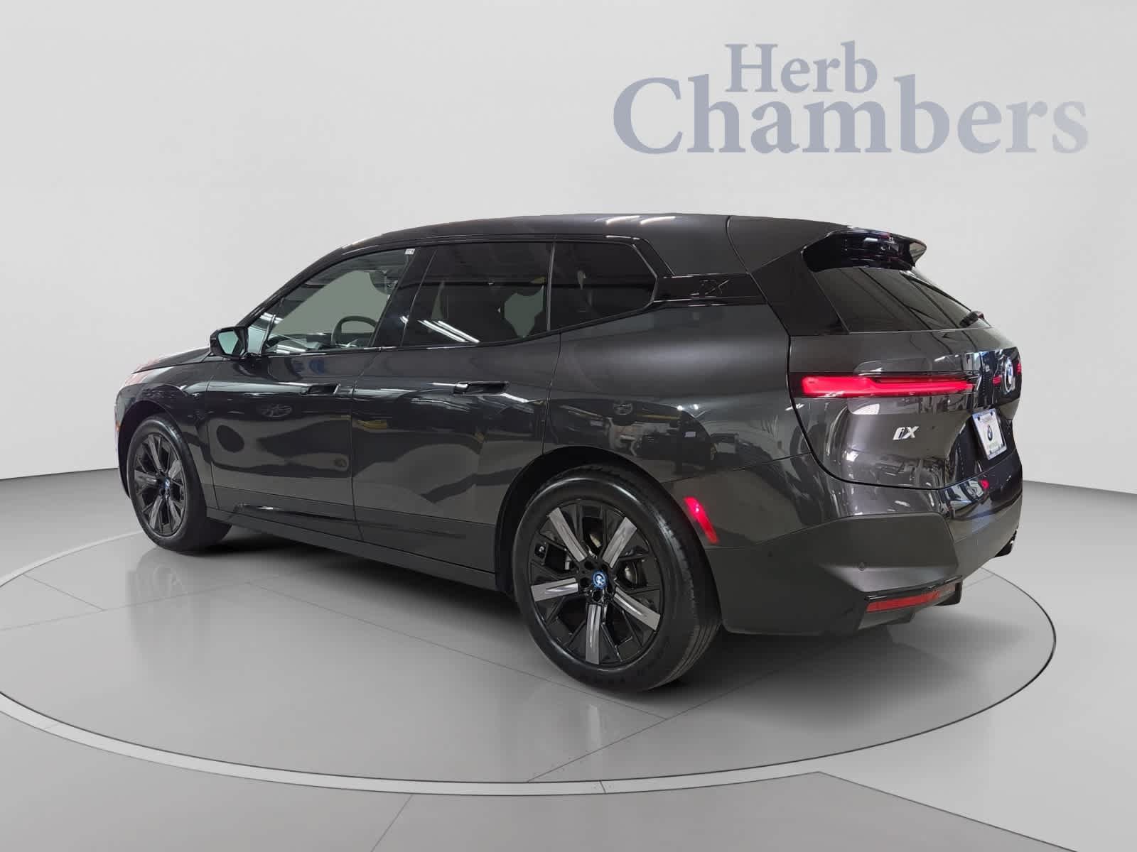 Used 2024 BMW iX xDrive50 w/ Convenience Package AWD/4WD image 3
