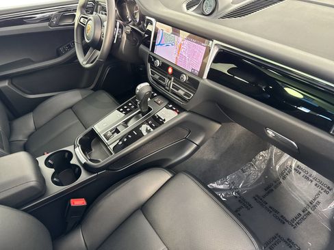 Certified 2026 Porsche Macan AWD/4WD image 18