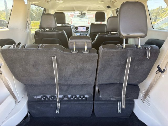 Used 2024 Chrysler Pacifica Touring-L FWD image 29
