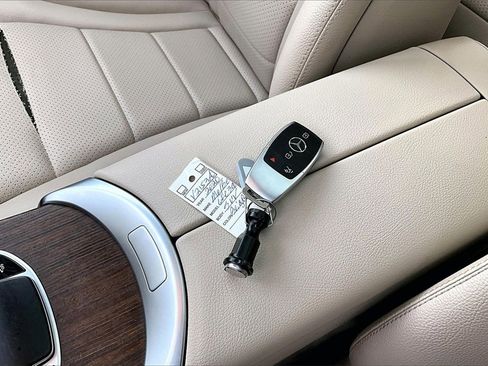 Used 2020 Mercedes-Benz GLC 300 4MATIC image 34