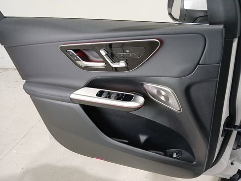 Used 2026 Mercedes-Benz GLC 300 4MATIC image 31