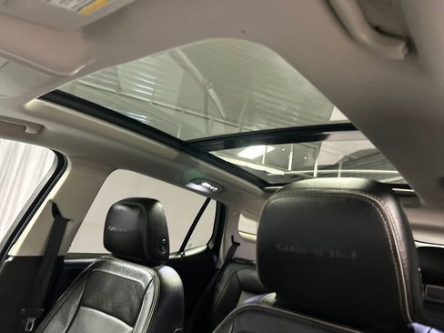 Used 2018 GMC Terrain Denali image 23