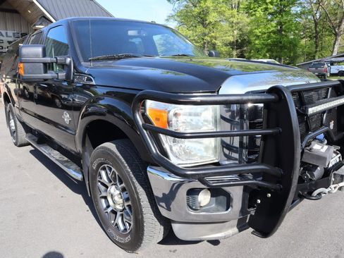 Used 2011 Ford F250 Lariat w/ Lariat Interior Pkg image 3