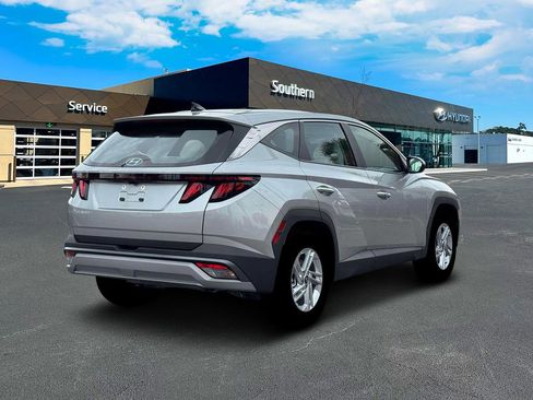 New 2026 Hyundai Tucson SE image 8