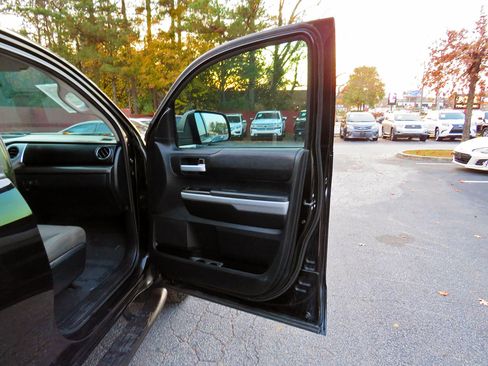 Used 2018 Toyota Tundra SR5 image 22