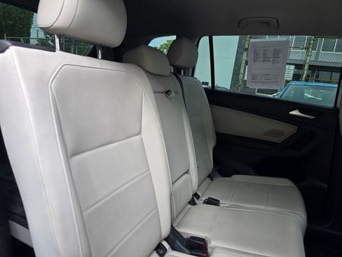 Used 2021 Volkswagen Tiguan SE FWD image 10