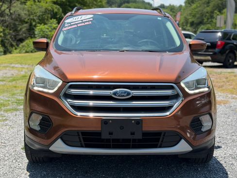 Used 2017 Ford Escape SE w/ Equipment Group 201A AWD/4WD image 2