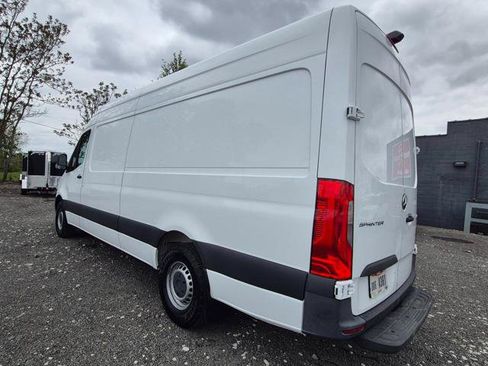 Used 2021 Mercedes-Benz Sprinter 2500 image 4