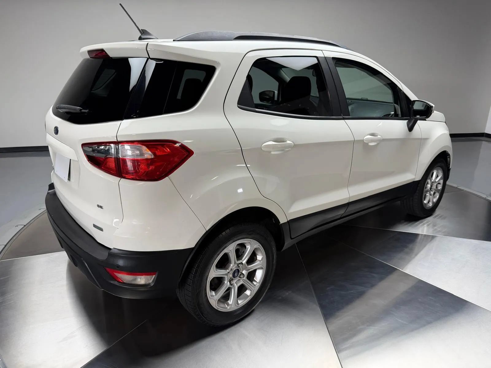 Used 2019 Ford EcoSport SE w/ SE Convenience Package FWD image 2