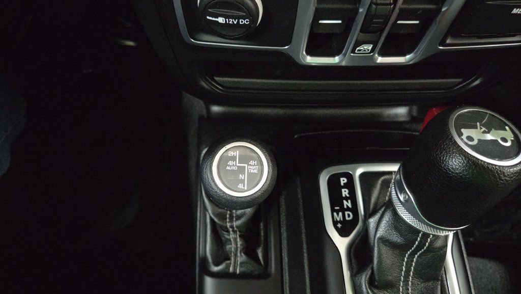 Used 2018 Jeep Wrangler Unlimited Sahara w/ Safetytec Group AWD/4WD image 17