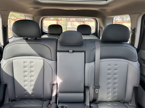 Used 2024 Kia EV9 Wind image 17