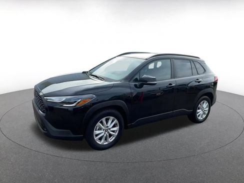 Used 2025 Toyota Corolla Cross LE image 8