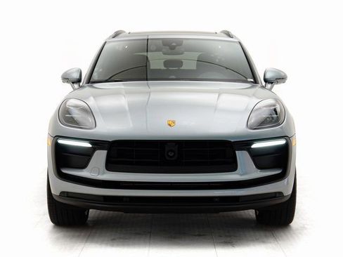 Certified 2025 Porsche Macan AWD/4WD image 29