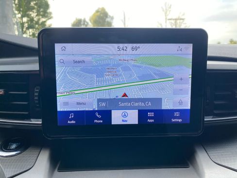 Used 2022 Ford Explorer XLT w/ Equipment Group 202A image 12