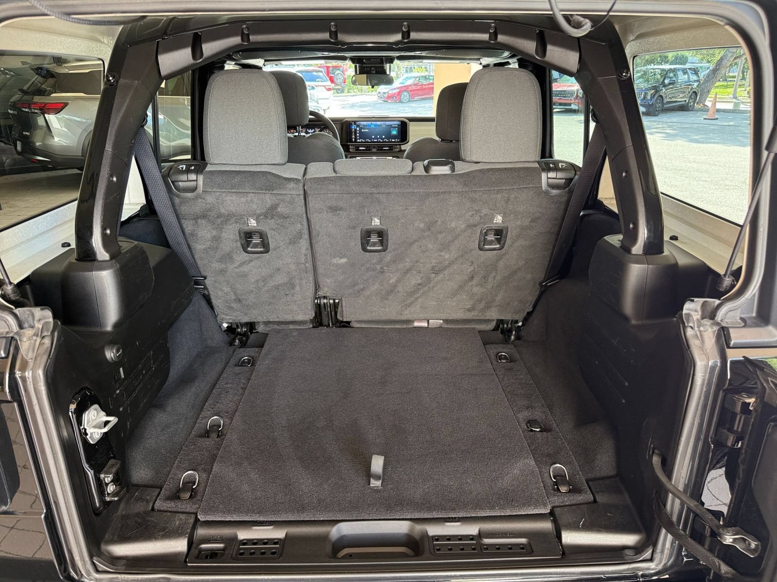 Used 2025 Jeep Wrangler Unlimited Sport AWD/4WD image 29