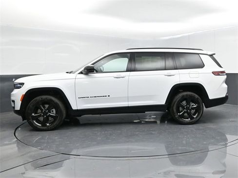 New 2025 Jeep Grand Cherokee L Altitude image 4