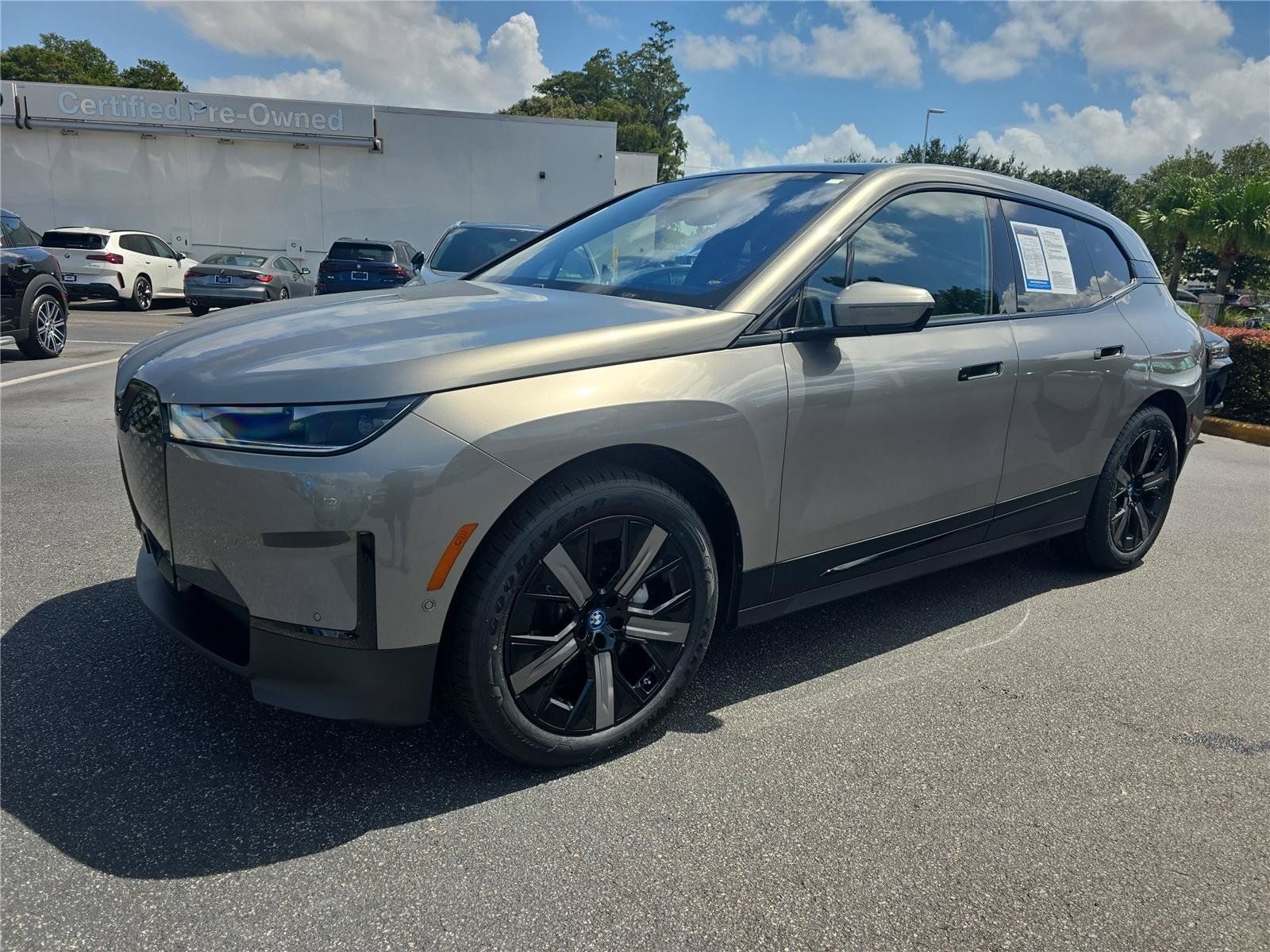 Certified 2025 BMW iX xDrive50 w/ Luxury Package AWD/4WD image 6