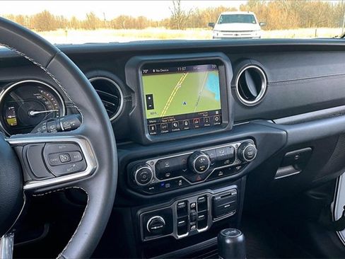 Used 2023 Jeep Wrangler Unlimited Sahara image 9