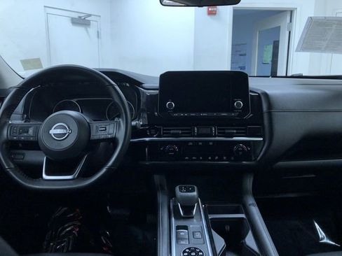 Used 2025 Nissan Pathfinder SV image 18