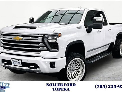 Used 2024 Chevrolet Silverado 2500 High Country AWD/4WD image 1