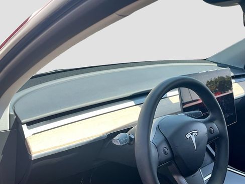 Used 2024 Tesla Model Y Long Range AWD/4WD image 9