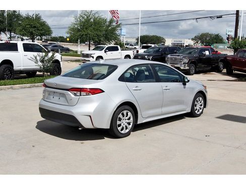 Used 2026 Toyota Corolla LE FWD image 6