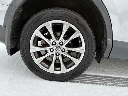 Used 2018 Toyota RAV4 Limited image 14