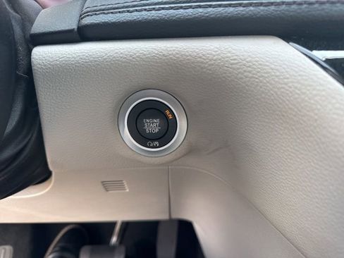 Used 2017 Chrysler Pacifica Limited w/ Advanced Safetytec Group image 18