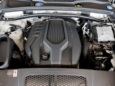 Certified 2026 Porsche Macan AWD/4WD image 18