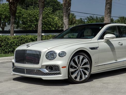 Used 2023 Bentley Flying Spur V8 AWD/4WD image 2