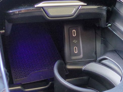 Used 2025 Mercedes-Benz GLC 300 4MATIC image 33