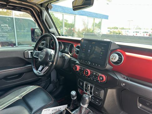 Used 2020 Jeep Gladiator Rubicon AWD/4WD image 11