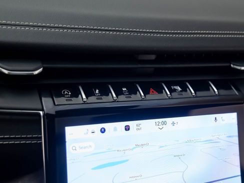 Used 2022 Jeep Grand Cherokee Overland w/ Adv Protech Group III image 32