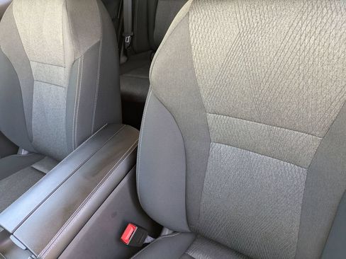 Used 2025 Nissan Rogue SV FWD image 17