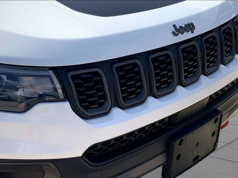 Used 2025 Jeep Compass Trailhawk w/ Trailer Tow Group AWD/4WD image 29