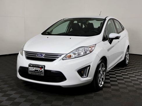 Used 2011 Ford Fiesta SEL image 3