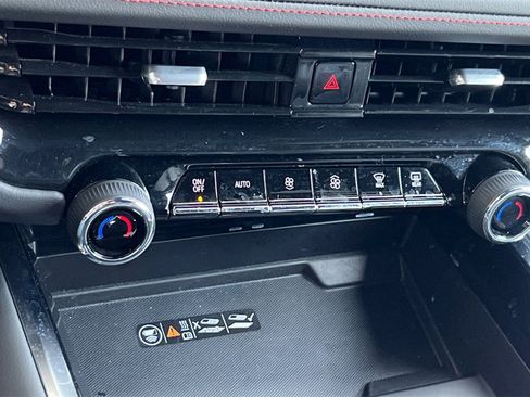 Used 2025 Chevrolet Suburban RST image 31