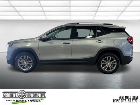 Used 2024 GMC Terrain SLT AWD/4WD image 2