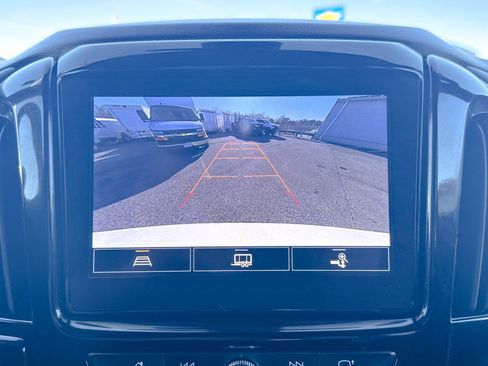 Used 2023 Chevrolet Traverse LT image 40