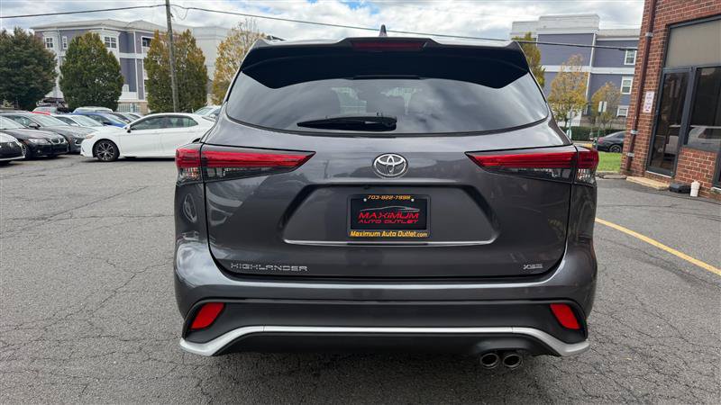 Used 2021 Toyota Highlander XSE FWD image 15