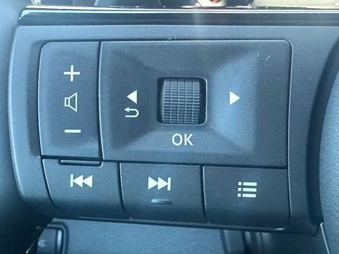 New 2025 Nissan Pathfinder Platinum w/ Lighting Package (N92) image 32