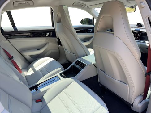 Used 2023 Porsche Panamera RWD image 20